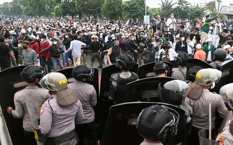  Pendukung Rizieq Shihab Dihadang Polisi Saat Menuju Pengadilan Negeri Jakarta Timur
