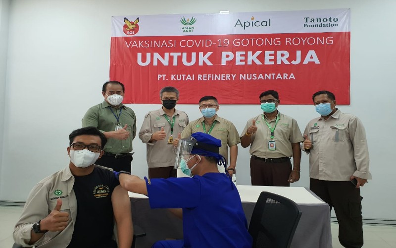  Apical Group Gelar Vaksinasi Karyawan di Balikpapan