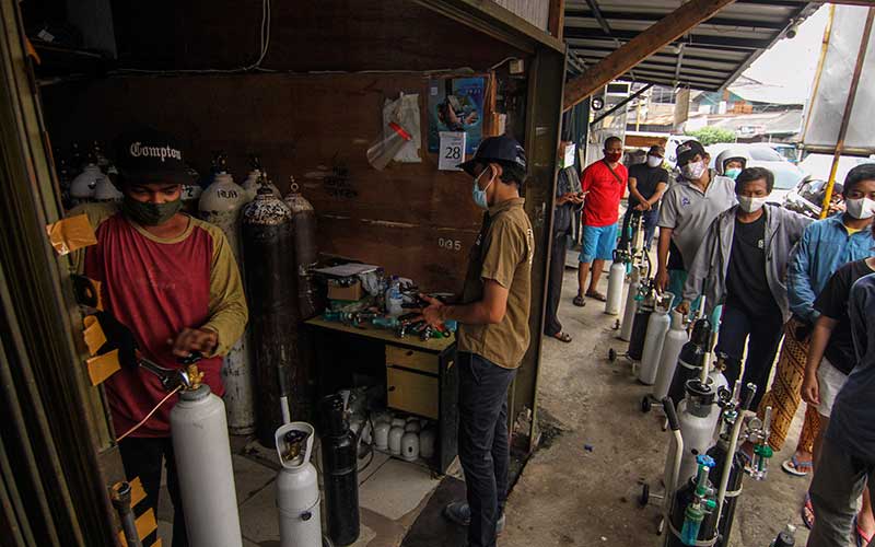  Jasa Isi Ulang Tabung Oksigen Diserbu Warga Seiring Lonjakan Kasus Covid-19