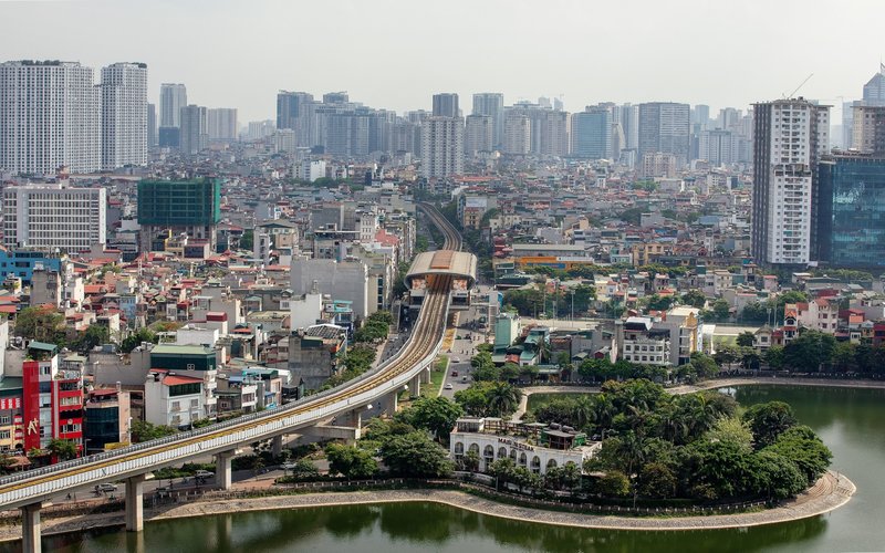Pemandangan jalur layang kereta api di kota Hanoi, Vietnam/ Bloomberg-Maika Elan