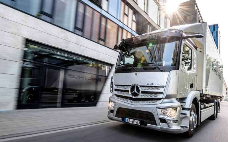  Mercedes-Benz Luncurkan Truk Listrik Baterai Perdananya, eActros