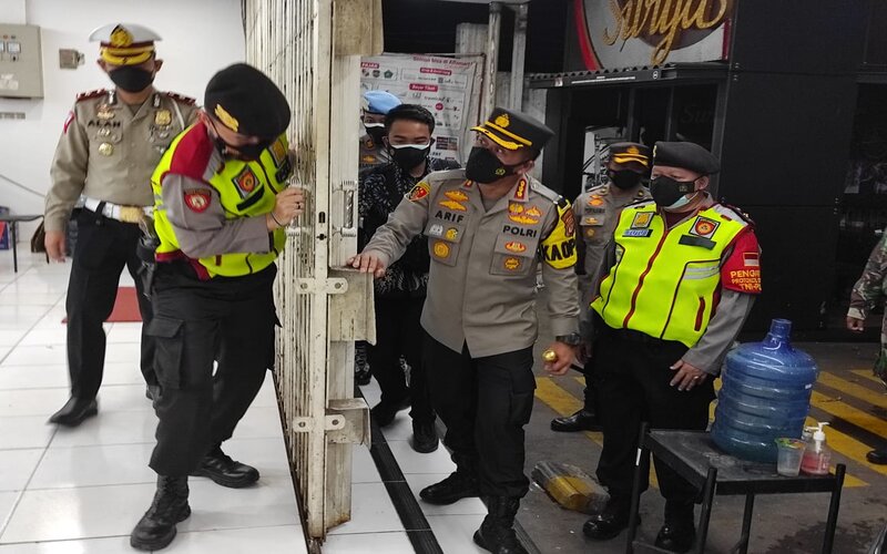  Hari Pertama PPKM Darurat, Sejumlah Titik Usaha di Cirebon Dibubarkan