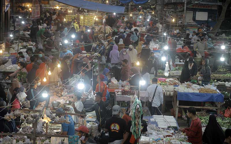  Pasar Tradisional Tetap Padat Saat Penerapan PPKM Darurat