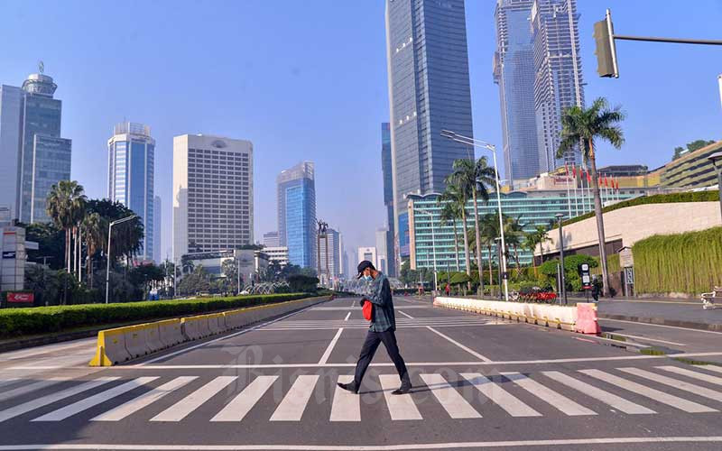  Meski Dilarang, Warga Tetap Berolahraga di Kawasan Jalan Sudirman