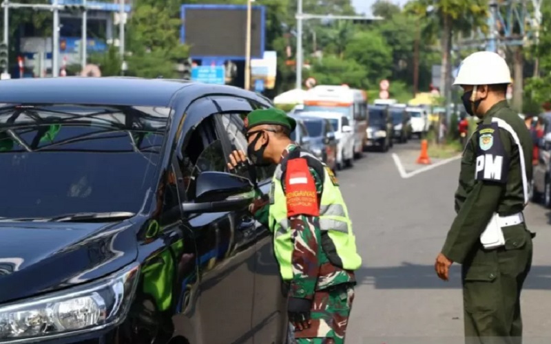  PPKM Darurat: Mobil Pelat Nomor Luar Bandung Diperiksa di Gerbang Tol