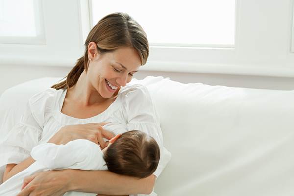  Tips Menyusui Bayi Saat Ibu Positif Covid-19 