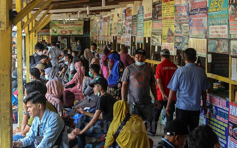  Meski PPKM Darurat, Terminal Bayangan Pondok Pinang Tetap Ramai