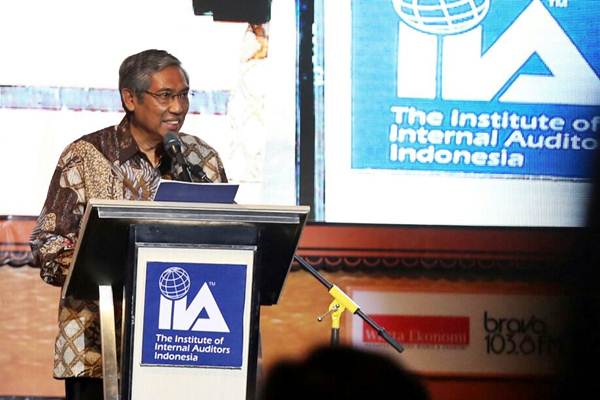Ketua Dewan Pengurus Nasional Ikatan Akuntan Indonesia (IAI)  Mardiasmo memaparkan materinya saat menjadi pembicara utama pada pembukaan Konferensi Nasional The Institute Internal Auditors (IIA) Indonesia di Bandung, Jawa Barat, Selasa (10/10)./JIBI-Rachman