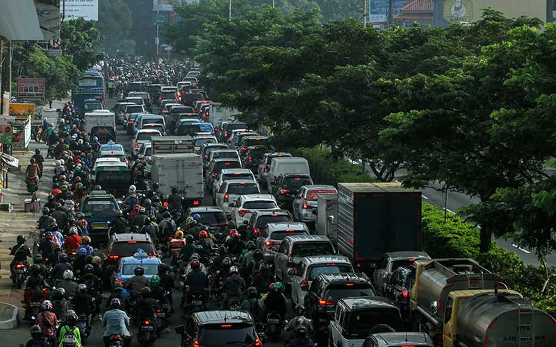  Jalan Menuju Jakarta Macet Akibat Adanya Penyekatan PPKM Darurat