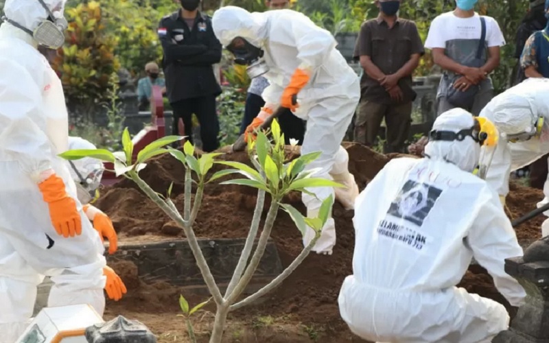  Klaim Terbalik Luhut soal Tren Kasus Covid-19 RI Terkendali saat PPKM Darurat