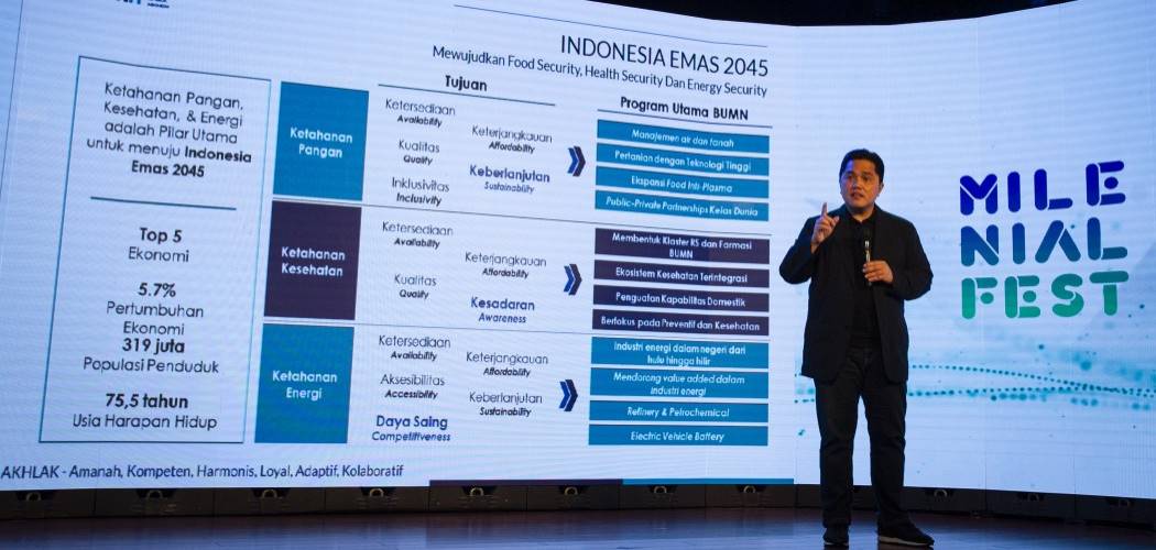 Menteri BUMN Erick Thohir menjadi pembicara dalam Milenial Fest 2020 di Djakarta Theatre, Jakarta, Sabtu (15/8/2020)./Antara - Dhemas Reviyanto.