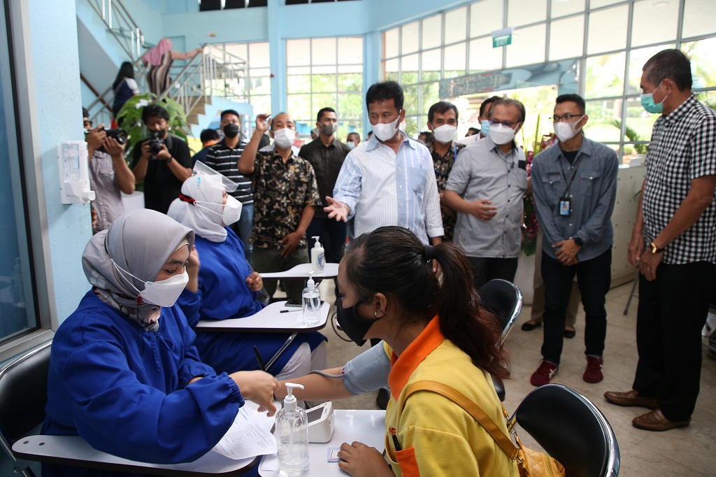  Vaksinasi bagi Pekerja Industri untuk Mendukung Jalannya Industri dan Investasi