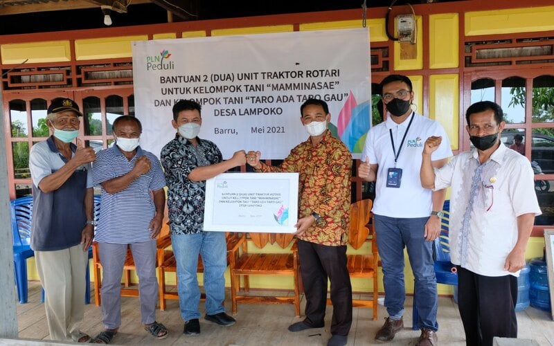 PLN Salurkan Bansos Rp983 Juta Di Sulawesi