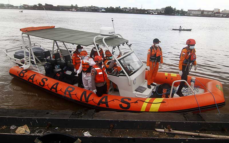  Basarnas Terus Lakukan Pencarian Korban 44 Awak Kapal Tenggelam di Perairan Kalbar