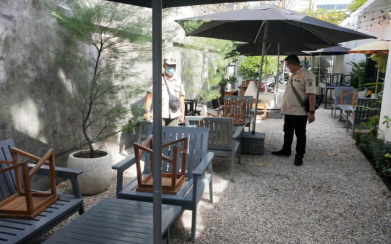  Restoran Layani Makan di Tempat di Surabaya Disanksi