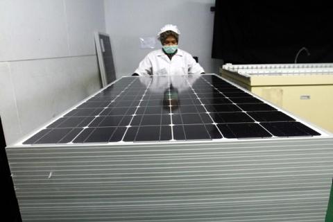  Modena Luncurkan Produk Solar Panel 