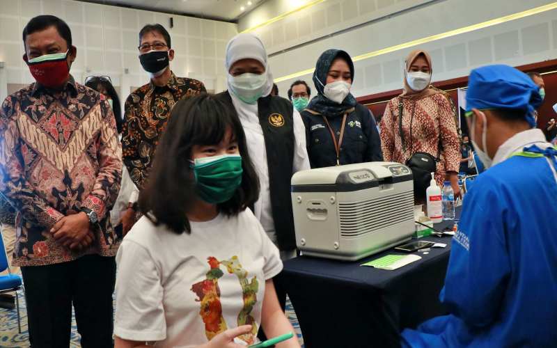  Bank Jatim dan Sektor Jasa Keuangan Gelar Vaksinasi Covid-19