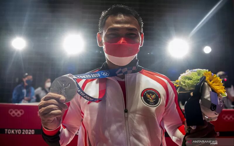  Khofifah Apresiasi Capaian Lifter Eko Yuli Irawan di Olimpiade