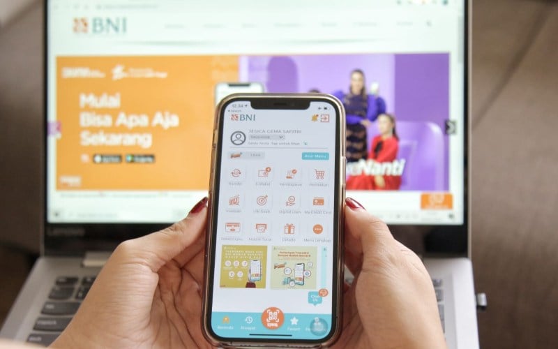  KINERJA INDUSTRI BANK   : Pendapatan Bunga Seret, Digital Belum Optimal 