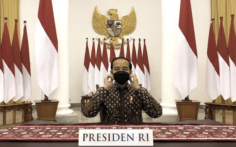 Presiden Joko Widodo bersiap memberikan pernyataan pers di Istana Kepresidenan Bogor, Jawa Barat, Selasa (20/7/2021). Presiden Joko Widodo mengumumkan perpanjangan Pemberlakuan Pembatasan Kegiatan Masyarakat (PPKM) Darurat hingga 25 Juli dan akan melakukan pembukaan secara bertahap mulai 26 Juli 2021. ANTARA FOTO/Biro Pers Sekretariat Presiden