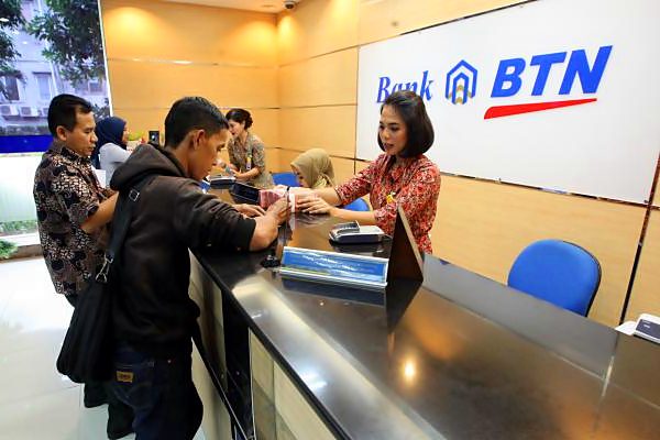 Layanan nasabah di kantor PT Bank Tabungan Negara Tbk (BTN) di Jakarta./JIBI-Dedi Gunawan
