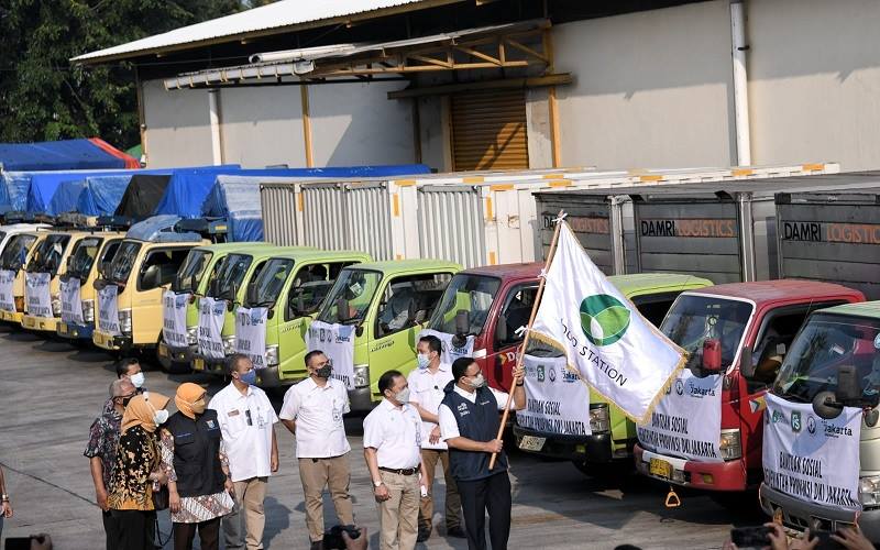  Anies Bagi-Bagi Beras Premium kepada Sejuta Warga Jakarta