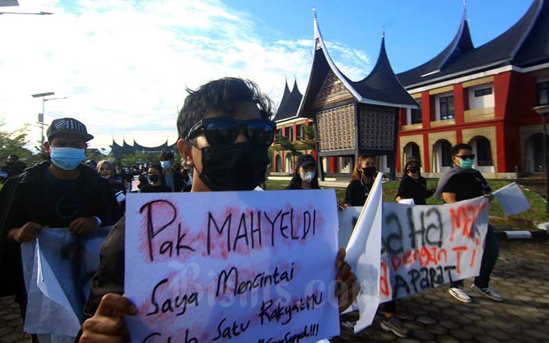  Ratusan UMKM di Padang Kibarkan Bendera Putih