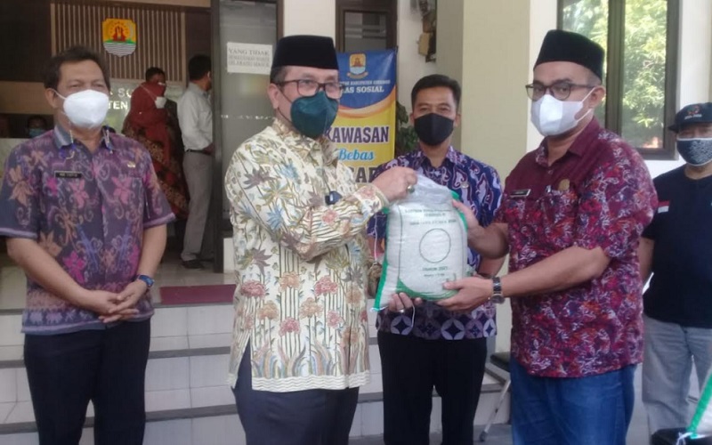  Pemkab Cirebon Mulai Salurkan Bansos Beras, Cek Jumlah Penerimanya di Sini