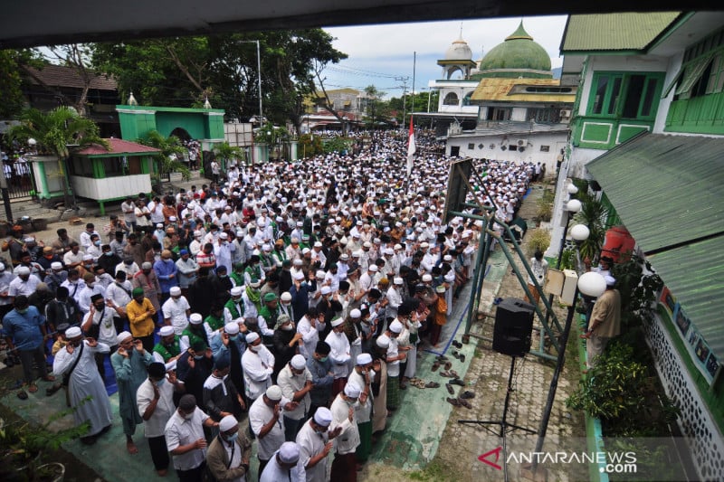  Ribuan Umat Islam di Palu Ikut Salatkan Jenazah Habib Saggaf Aljfuri