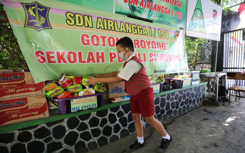  Pelajar SD-SMP Surabaya Kumpulkan Donasi Covid-19