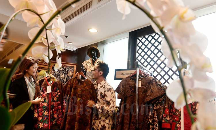 Pengunjung melihat produk UMKM di Jakarta, belum lama ini. Bisnis/Abdurachman
