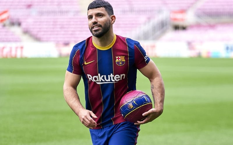  Kena Cedera Betis, Aguero Absen dari Skuad Barcelona Hingga 10 Pekan