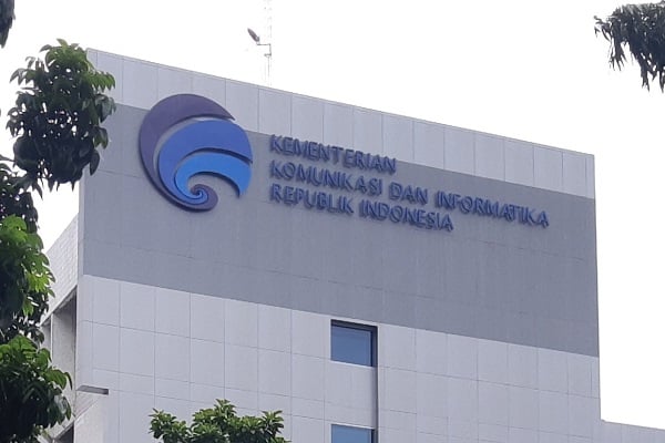  Kominfo Tunda Penagihan Tunggakan BHP Frekuensi Sampoerna Telekomunikasi