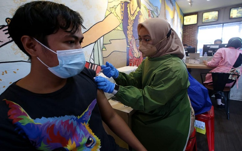  1.484 Penumpang Mendapatkan Vaksin di Stasiun Kejaksan Cirebon