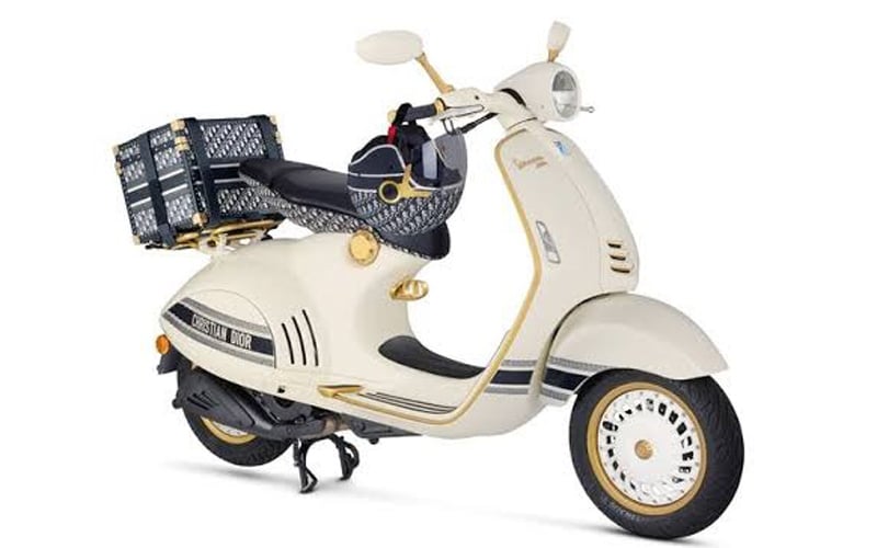  Vespa 946 Christian Dior Laku Rp1,35 Miliar, Apa Istimewanya?