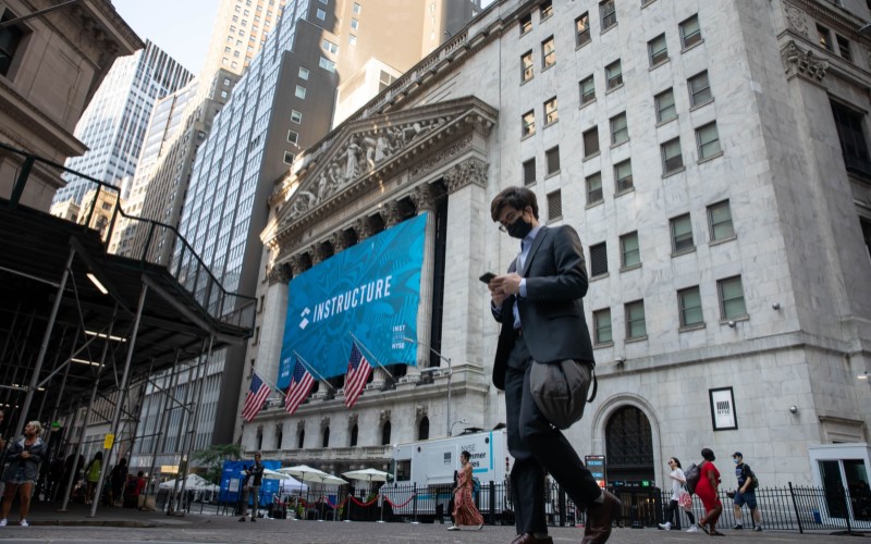  Wall Street Dibuka Melemah Setelah Sentuh Rekor Tertinggi