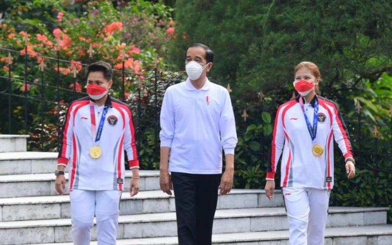 Jokowi Serahkan Bonus kepada Atlet Peraih Medali Olimpiade Tokyo 2020