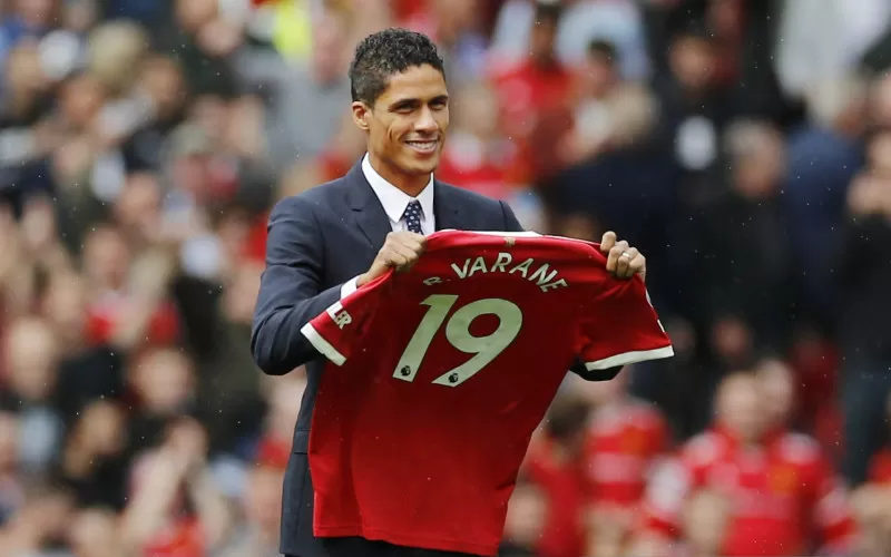  Resmi Pindah ke MU, Ini Pernyataan Lengkap dari Varane 