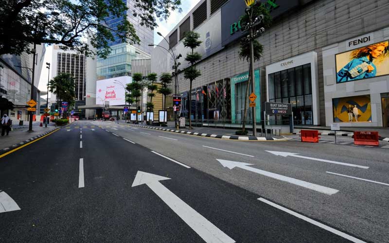 Sejumlah toko dan pusat pembelanjaan tutup saat hari pertama lockdown nasional di Kuala Lumpur, Malaysia, Selasa (1/6/2021). Malaysia meluncurkan paket US$9,7miliar untuk membantu orang dan perusahaan saat lockdown nasional selama dua minggu yang dimulai hari ini. Bloomberg/Samsul Said