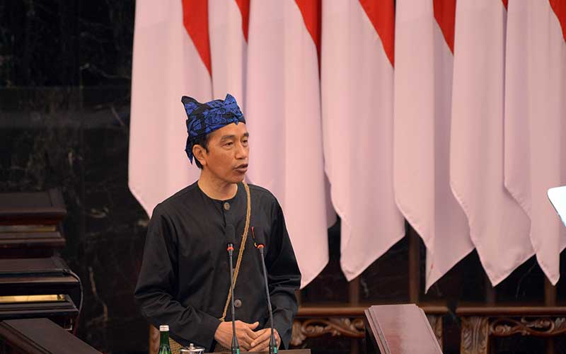 Presiden Joko Widodo menyampaikan pidato kenegaraan pada Sidang Tahunan MPR Tahun 2021 di Gedung Nusantara, Kompleks Parlemen, Senayan, Jakarta, Senin (16/8/2021). Poll