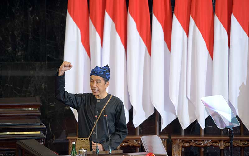 Presiden Joko Widodo menyampaikan pidato kenegaraan pada Sidang Tahunan MPR Tahun 2021 di Gedung Nusantara, Kompleks Parlemen, Senayan, Jakarta, Senin (16/8/2021). Poll