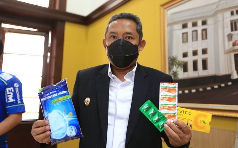  Pemkot Bandung dan Persib Salurkan 5.000 Paket Vitamin