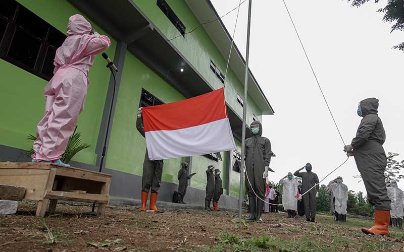  Gunakan APD Lengkap, Tenaga Kesehatan di Jawa Tengah Gelar Upacara HUT Kemerdekaan ke-76 Republik Indonesia