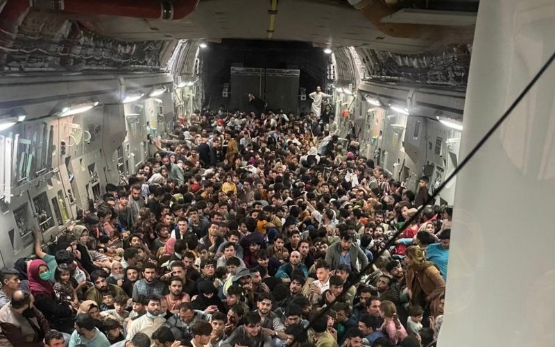  Potret Padatnya Pesawat AS Angkut 640 Pengungsi dari Afghanistan