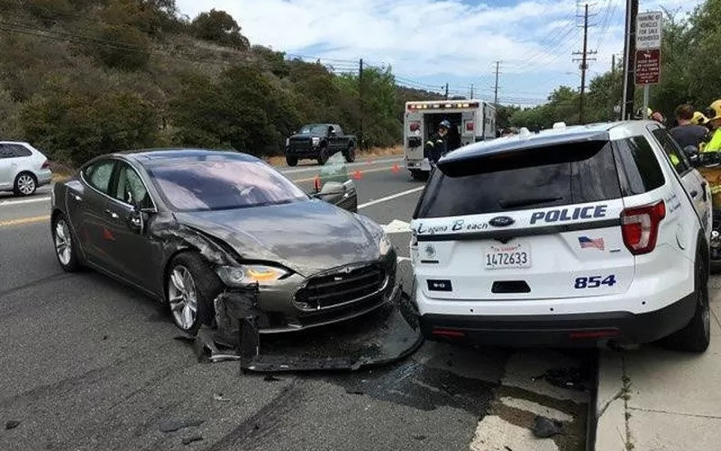  Sering Bermasalah, AS Investigasi Auto Pilot Tesla