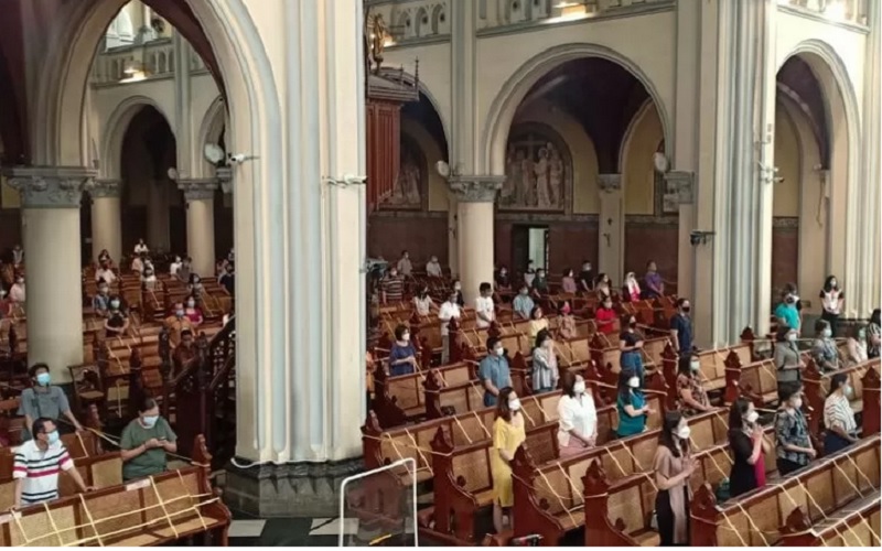  Jakarta PPKM Level 4: Anies Tetapkan Kapasitas Tempat Ibadah 50 Persen, Wajib Vaksinasi