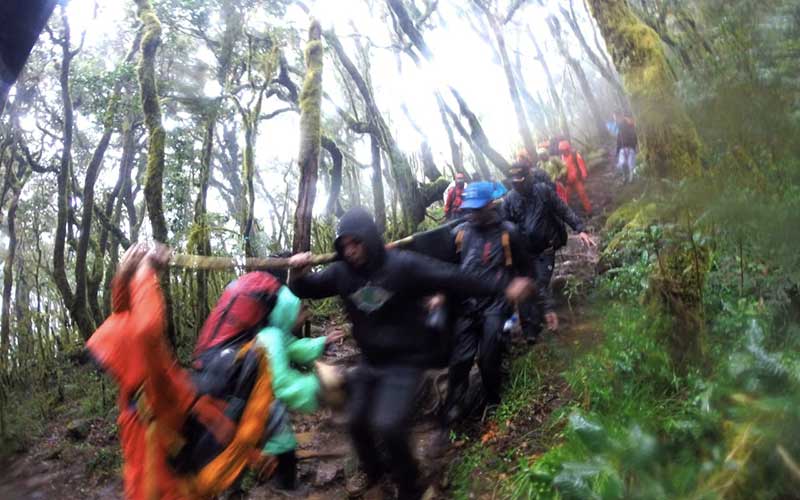  Cuaca Buruk, Dua Pendaki Gunung Bawakaraeng Kabupaten Gowa Meninggal Dunia
