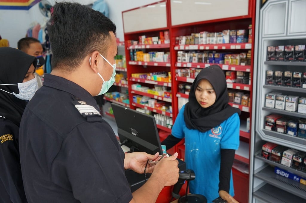  Tingkatkan Kepatuhan dan Edukasi Masyarakat Tentang Rokok Ilegal, Bea Cukai Gelar Operasi Pasar