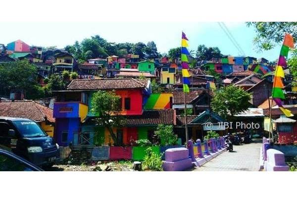  10 Desa Terindah di Dunia, Ada Kampung Pelangi di Indonesia