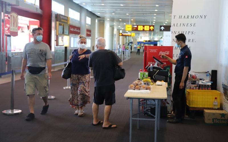  Menhub Dorong Digitalisasi Layanan dan Vaksinasi di Bandara